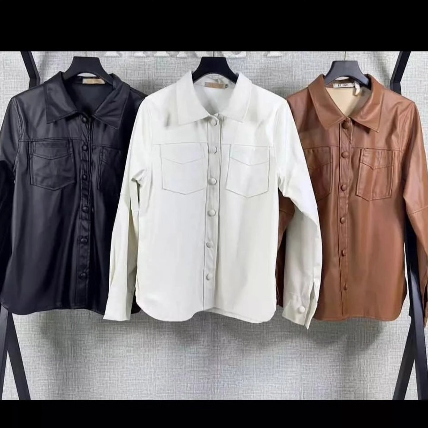 Seleção de jaquetas em preto, branco e caramelo